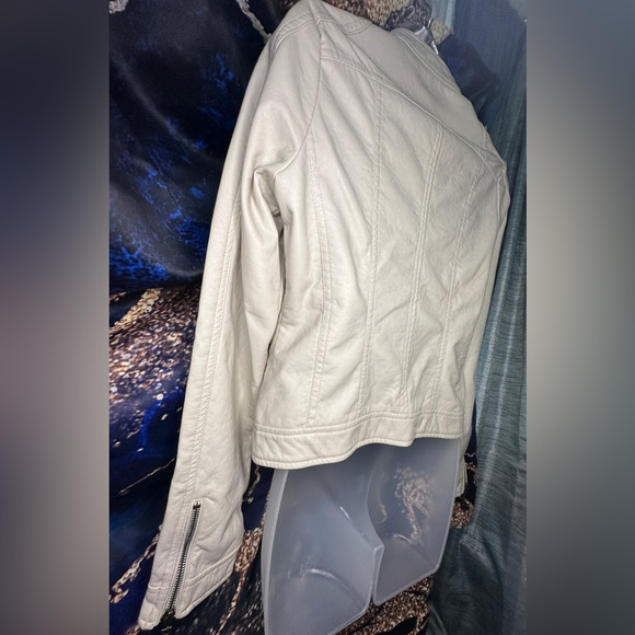 J2 By Jou Jou. Full Zip Distressed Faux Leather Moto Jacket. Size - X-Small - Picture 9 of 12